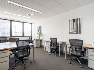 Oficina abierta en renta para 15 personas en Regus Convention Center