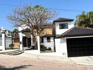 Balcones del Campestre CASA en VENTA | Impresionante Jardín y Acabados de Lujo