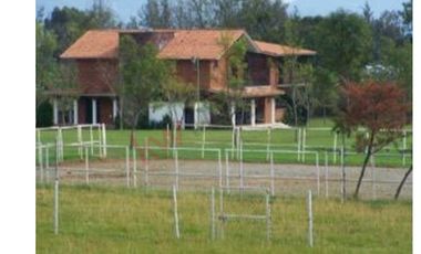 Venta de Rancho en Villa Guerrero, con casa habitación.