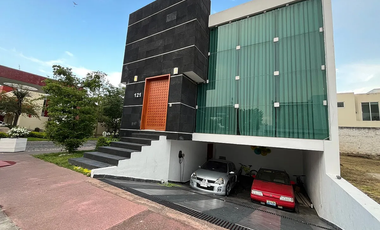 Casa en Venta Solares Coto 9