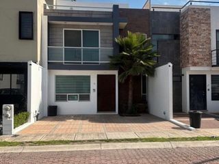 RENTO CASA EN FRACCIONAMIENTO LA ANTIGUA CEMENTERA ZONA CEMENTOS ATOYAC PUEBLA