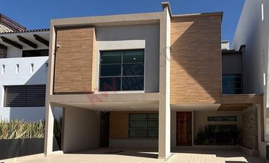 Venta de Casa en Toluca, Areas verdes y canchas deportivas.