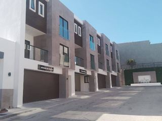 CASAS EN VENTA ALTUM AGUA CALIENTE ZONA DORADA