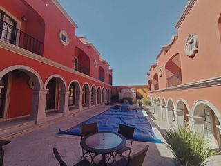 Villa amueblada en venta en San Miguel de Allende con roof garden, alberca y jac