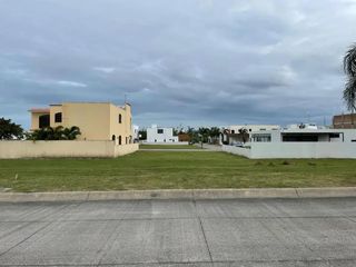 Terreno de 300 m² en el Fracc. Río del Dorado, cerca de la Plaza El Dorado