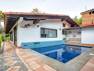 Casa en venta Avándaro, alberca y  gran jardín