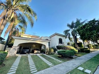 HERMOSA CASA EN PUERTA DE HIERRO!