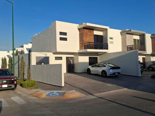 Casa en venta en Privada Kentia Valle Alto