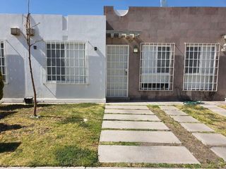 CASA SEMIAMUEBLADA EN RENTA, VIÑEDOS QUERETARO