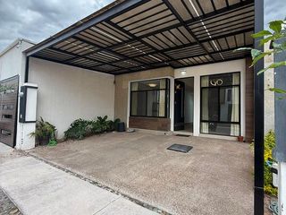 ¡EXCELENTE OPCION! ACOGEDORA CASA DE UNA PLANTA EN VENTA EN BOSQUES SERENO