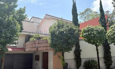VENDO CASA EN PRIVADA EN BOSQUES DE LAS LOMAS. GRAN OPORTUNIDAD.