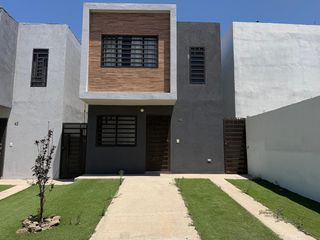 Amplia Casa de 2 Recámaras en Renta en Vizcaíno Residencial