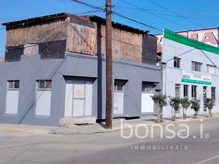 Oportunidad Única: Propiedad Comercial en VENTA, ubicada en transitada esquina