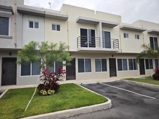 CASA EN RENTA CON PANELES SOLARES  2 REC. JARDINES DE MAYAKOBA AMUEBLADA