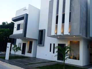 VENDO CASA CON 2 ALBERCAS A 5 MIN DE PLAYA XCALACOCO