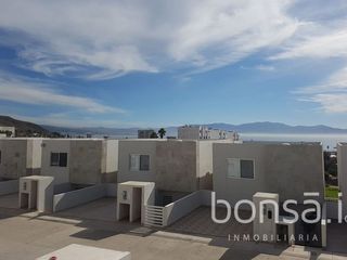 Se RENTA CASA AMUEBLADA en privada zona norte con vista al mar