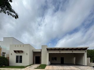 Casa un piso en Renta con paneles, en privada Allegra, Sta Gertrudis, Cabo Norte