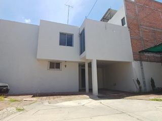 Casa en Fraccionamiento Bulevar, Aguascalientes