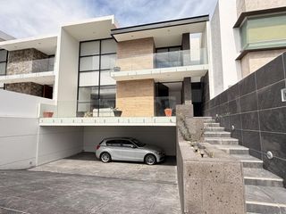 Casa  en Renta | Cumbres del Lago Juriquilla | 4 Rec. c/Baño | Jardín   Pérgola | $37,000