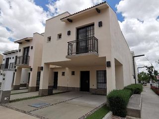 Casa en venta de 3 Recámaras, Lucerna Residencial, Frente a Nissan Planta 1 — Aguascalientes