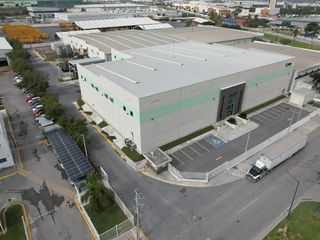 Renta  Nave Industrial en Apodaca 3,600 m² Andenes de Carga y Patio de Maniobras