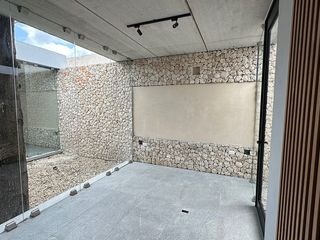 Oficina en venta, 3 privados, área de cowork, sala de juntas, zona norte Mérida