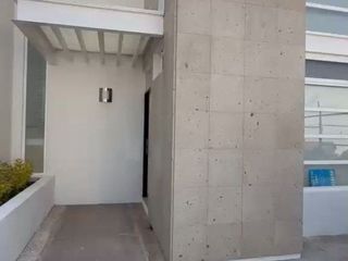 AMPLIA E ILUMINADA CASA EN RENTA EN PUERTA GRANDE AL NORPONIENTE DE AGS