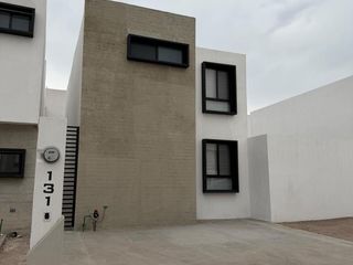 CASA EN RENTA NUEVA EN VIÑEDOS RIVIER GSC