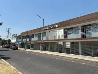 PLAZA COMERCIAL CON 17 LOCALES EN VENTA