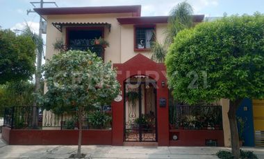 CASA EN VENTA EN ESQUINA RES. ESMERALDA.