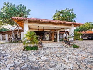 Venta de hermosa Quinta dentro de la ciudad en zona residencial.