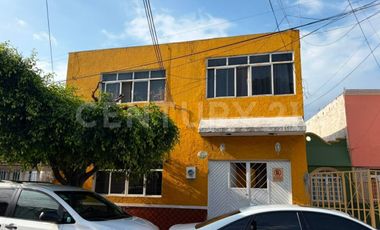 Casa En Venta En Quinta Velarde, Guadalajara.