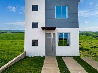 Venta de casa independiente de 2 niveles, Fracc. Lomas del Campanario