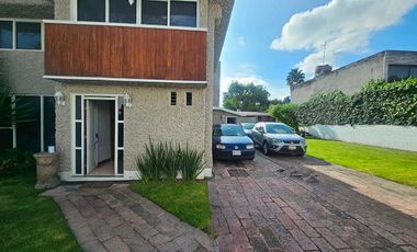Residencia con jardín extraordinario y privacidad total en Jardines de San Mateo