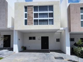 Casa en renta amueblada en Paseo San Junipero