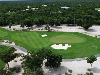 Terreno 562m2  detro de privada con campo del Golf
