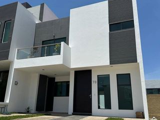 Casa en Venta Valle Imperial Zapopan / como nueva / roof Garden / Imperio Maya