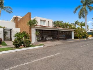 Hermosa casa en venta frente al Canal Náutico en Nuevo Vallarta