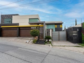 CASA CON ACABADOS DE LUJO EN RENTA EN COLINAS DE SAN MIGUEL, CULIACÁN ¡Ofrece una excelente vista panorámica!