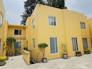 RENTA CASA EN CONDOMINIO 3 RECAMARAS, CON PATIO,  3 ESTCMTOS. COYOACÁN