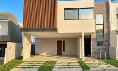 Casa en venta en Punta Tiburón con paneles solares