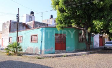 Casa en venta para familia multigeneracional en Lomas de Circuvanlación, Col.