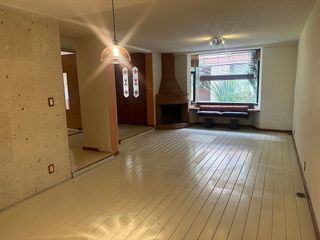 RENTA CASA EN SAN JERÓNIMO LÍDICE CON JARDÍN COMUNITARIO