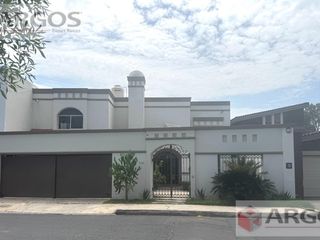 CASA EN VENTA EN DEL PASEO RESIDENCIAL