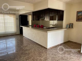 Casa en Venta en Av. Encinos, Fracc. Las Palmas, Cosoleacaque, Ver.