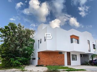 En Venta Casa en Residencial Arbolada Cancún