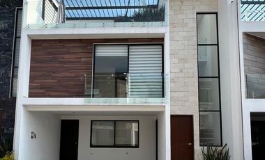 CASA EN VENTA CON ROOF GARDEN EN LOMAS DE ANGELOPOLIS III, PUEBLA