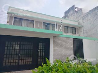Casa de 2 niveles en venta ubicada en Bellavista, Col. Centro, en Coatzacoalcos, Veracruz.