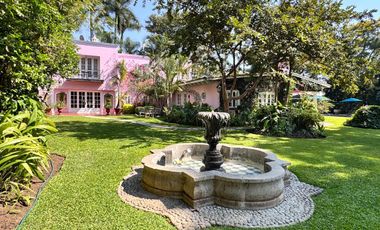CASA EN VENTA EN LOMAS DE CUERNAVACA 4 RECAMARAS JARDIN Y ALBERCA