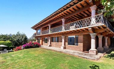 EL ESCONDRIJO, LA PEÑA, Valle de Bravo. Espectacular casa en Fraccionamiento